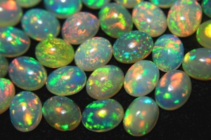 Opale d'Éthiopie naturelle ovale cabochon multicolore, pierre précieuse opale de feu, pierre de naissance d'octobre pour la fabrication de bijoux - Product Image 3