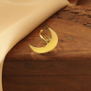 Anillo de Luna Creciente Chapado en Oro de Lujo para Mujer, Joyería Ajustable Minimalista con Diseño Celestial - Product Image 2