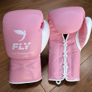 ถุงมือชกมวยสำหรับฝึกซ้อม รุ่น Professional Pro Fighting Fly สีฟ้า ขาว ชมพู หนังวัวแท้ สายรัดข้อมือปรับได้ รุ่น AI-BG-518 - Product Image 5