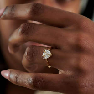 Anillo de Compromiso/Boda Vintage de Oro Amarillo de 14k con Diamante Cultivado en Laboratorio IGI/GIA, Unisex, Oro Blanco Fino, Ideal para Aniversarios y Fiestas - Product Image 4