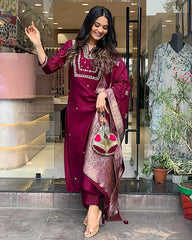 Suministro al por mayor: Conjunto de Kurta de Rayón con Bordado y Encaje para Mujer, Dupatta con Trabajo de Encaje, Ropa Étnica Premium para Minoristas, Gran Margen de Ganancia, Todos los Tamaños - Product Image 3