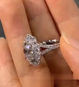 Nouvelle conception Bague de fiançailles ovale en moissanite 925 avec halo, bague de voyage en argent sterling plaqué or blanc pour femme - Product Image 3