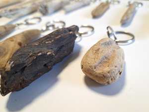 Porte-clés artisanal en bois flotté naturel, cadeau pour les amoureux de la nature - Product Image 2