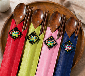 Set di cucchiaio e bacchette coreani dal design tradizionale, stile K, stoviglie in stile coreano. - Product Image 3