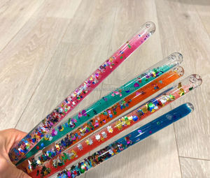 Baguettes sensorielles colorées et scintillantes pour enfants - Product Image 6