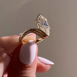 Anillo de compromiso marquesa de 3 CT con engaste de medio bisel, anillo de boda único de oro macizo de 14K con diseño bypass, anillo certificado IGI, anillo de promesa - Product Image 6