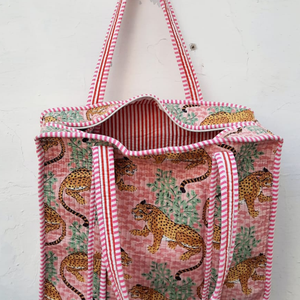 Bolso Tote de Algodón Acolchado con Estampado de Leopardo Rosa, Hecho a Mano en India, Sostenible, Duradero y Ligero para Oficina o Universidad - Product Image 6