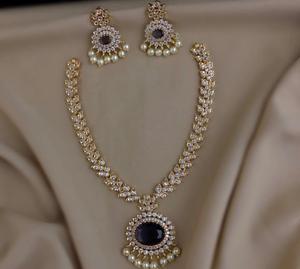 Conjunto de collar de circonita cúbica de calidad premium para mujer, estilo minimalista, collar tradicional indio con hermosos aretes para todas las ocasiones. - Product Image 3