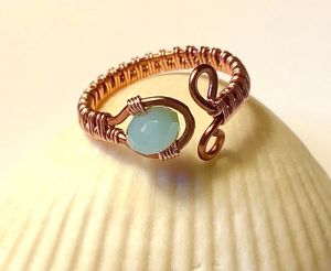 Bague en cuivre moderne au design simple, idéale pour les tenues décontractées, les robes traditionnelles et la mode de tous les jours, unisexe, certifiée IGI - Product Image 1