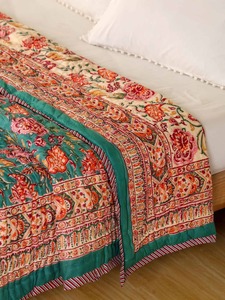 Edredón Bohemio Reversible con Diseño Floral Estampado en Verde Azulado y Crema, Ropa de Cama de Algodón para Uso en Todas las Estaciones - Product Image 4