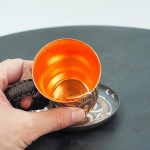 Taza de Cobre Grabada de Diseño con Acabado Negro Elegante, Perfecta para Ocasiones Especiales, Recepción de Invitados, Cenas y Regalos - Product Image 6