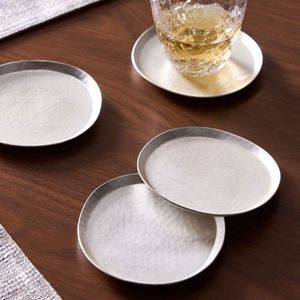 Ensemble de sous-verres en métal de qualité supérieure pour tables à manger, protection élégante des boissons avec finition décorative durable - Product Image 1