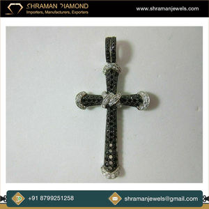 Pendentif Croix Sainte Glacée Plaqué Or 10K Diamant Noir Blanc Moissanite Taille Ronde Brillante Breloque Religieuse Chrétienne Unisexe - Product Image 4