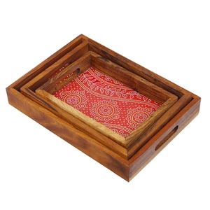 ถาดไม้ลายพิมพ์แบนฮานีสีแดงสำหรับตกแต่ง, ถาดเสิร์ฟไม้ทรงสี่เหลี่ยมแบบซ้อนได้ ดีไซน์หรูหรา ขายส่งสำหรับการสั่งซื้อจำนวนมาก - Product Image 4