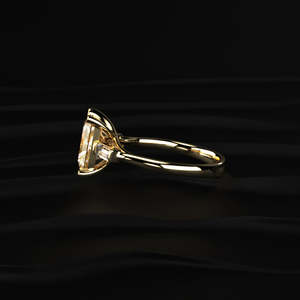 แหวนมอสซาไนต์สีเหลือง 3 กะรัต หรูหรา ทรงเรเดียนท์ ประดับเพชรทรงบาแกตต์ด้านข้าง ทอง 14K ของขวัญวันครบรอบ แหวนเพชรเลี้ยงในห้องปฏิบัติการ ขายส่ง - Product Image 4