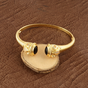 Pulsera de ónix negro chapada en oro con detalles de ópalo y circonita, ajustable, de latón macizo, estilo brazalete, para damas, a precio de fábrica. - Product Image 2