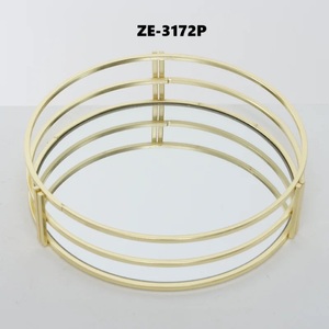 Plateau de service en laiton martelé à la main avec finition artisanale haut de gamme pour la restauration fine, l'hôtellerie et l'usage domestique – Décoration ronde de qualité supérieure - Product Image 1