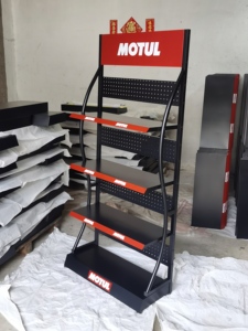Présentoir en métal perforé sur mesure à 4 niveaux, robuste, pour huiles moteur et batteries de voiture, avec en-tête personnalisable - Product Image 3