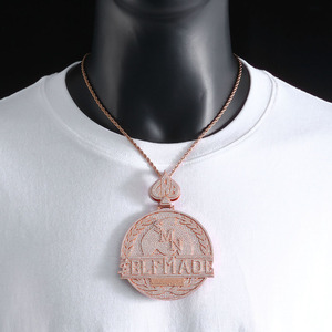 Collier ras du cou personnalisé de luxe pour homme en argent 925 avec pendentif couronne en moissanite et lettres gravées, bijoux personnalisés de luxe pour homme - Product Image 3