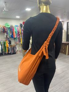 Bolso de Hombro de PU con Remaches de Moda para Mujer, con Cierre de Broches, Portátil para Uso Diario - Product Image 3