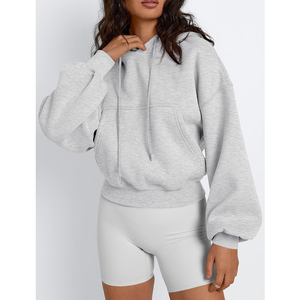 Sweat-shirt moderne pour femme, style décontracté, fabriqué avec un tissu doux et chaud, design avec poche kangourou, parfait pour un port quotidien confortable. - Product Image 1