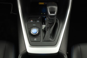Toyota RAV4 2024 – SUV Híbrido Confiable con Eficiencia de Combustible y Tecnología Moderna - Product Image 6