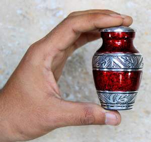 Elegante Caja de Aluminio Azul Oscuro para Cenizas Humanas, Grabada a Mano, Decorativa, Moderna, con Forma de Corazón de Terciopelo, Hermosa - Product Image 1