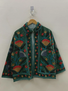 Veste d'hiver Suzani en velours vert fait à la main | Veste courte brodée | Manteau de festival | Vêtements d'extérieur floraux ouzbeks Duster - Product Image 3