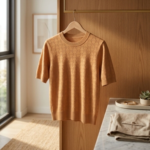 Pull en maille texturée style décontracté à manches courtes mi-longues grande taille avec col à nœud décoré de dentelle et boutons pour l'été – ODM - Product Image 4