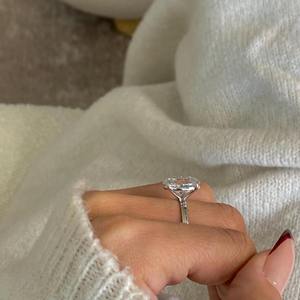 Anillo Solitario con Diamante Ovalado de 5 Quilates Cultivado en Laboratorio, Color E, Claridad VVS2, Certificado IGI, Corte Ovalado, Oro Blanco de 14K - Product Image 3