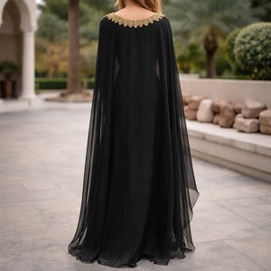 Elegante Caftán Farasha Blanco con Bordado de Cuello en Dorado, Adorno de Cuentas de Cristal, Largo MAXI, Mangas de Mariposa para Boda - Product Image 6