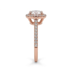 Bague de fiançailles en or véritable 14 carats certifiée IGI, avec halo de diamants de laboratoire ronds de 2,50 carats, pureté E VS1, et demi-alliance éternité - Product Image 4