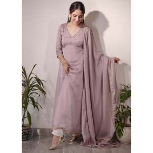 Ensemble de robe Anarkali en satin AABHA disponible en taille XS - Product Image 3