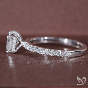 Anillo de compromiso de oro macizo de 10K con halo oculto y diamante de laboratorio de corte princesa de 1 quilate - Product Image 2
