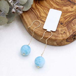 Boucles d'oreilles pendantes géométriques en larimar naturel, lisses, en or jaune 18 carats, faites à la main, bijoux pour femmes pour les occasions de mariage et de fête - Product Image 5
