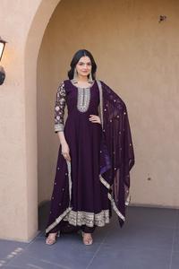 Nouvelle Robe de Soirée Exquise et Exclusive avec Broderie Zari et Sequins, Effet Fleurissant, et Ensemble Dupatta – Tenue Élégante pour Fêtes et Cérémonies - Product Image 2