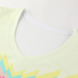 Conjunto de camiseta y pantalones cortos de baloncesto personalizados para hombre, cuello en V, sin mangas, estampado geométrico, ropa deportiva que absorbe la humedad, para todas las estaciones - Product Image 5