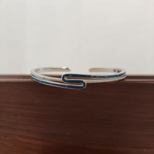 Bracelet en argent sterling 925 avec émail bleu, design trombone, finition rhodiée, moderne, minimaliste, léger, cadeau pour femme - Product Image 5