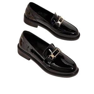 Chaussures en cuir professionnelles pour femmes, bout rond, fabrication OEM, export en gros - Product Image 1