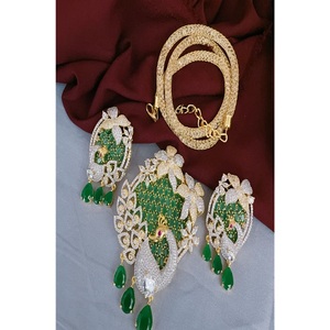 Conjunto de Collar y Pendientes de Latón con Baño de Oro y Circonitas de Calidad Premium, Diseño Atractivo, para Bodas, Mujeres, Hindúes - Product Image 2