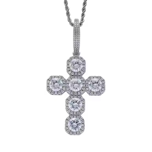 Pendentif Croix Chrétienne Vintel VE104 en Argent 925 Plaqué Or avec Moissanite, Sertissage Griffe Glacée, Unisexe, Style Hip Hop, Certifié par une tierce partie - Product Image 2