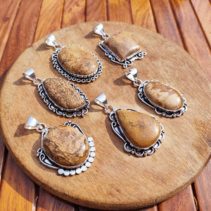 Colgante de Jaspe Natural con Diseño de Joyería, Hecho a Mano por Designer de JewelryTownIN, con Engaste de Latón Plateado, Estilo Bohemio, Unisex, para Bodas y Fiestas - Product Image 6