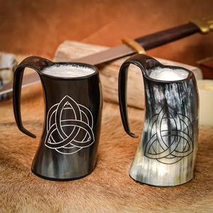 Chope à bière viking en corne, design classique, accessoires inclus, artisanat unique, directement d'Inde - Product Image 1