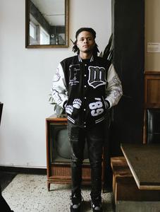 Veste universitaire personnalisée de haute qualité en laine épaisse d'hiver avec patch brodé, streetwear pour hommes, noir et blanc, style Letterman - Product Image 2