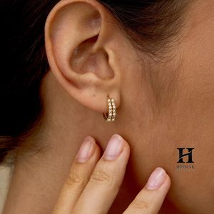 Elegantes Aros Huggie con Perlas y Diamantes – Oro de 14k con Diamantes Certificados – Fabricante de Joyería Fina - Product Image 6