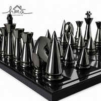 Jeu d'échecs en laiton noir et or durable pour enfants avec pièces sculptées coniques, plateau à damier et étui de rangement