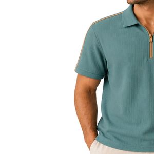 Polo de golf de punto texturizado de manga corta con media cremallera, color verde marino, personalizado por el fabricante, con logotipo personalizado y marca privada para hombre. - Product Image 3