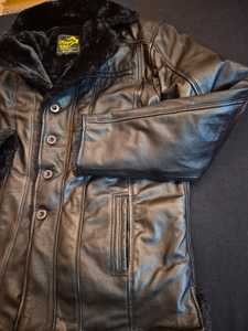 Chaqueta de Cuero para Hombre, Forrada con Sherpa, Cierre de Botones, Estilo Motociclista, Cuello de Piel Sintética, Ropa Exterior Informal - Product Image 4