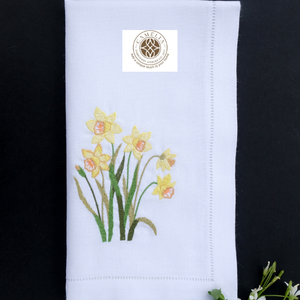 ผ้าลินินธรรมชาติปักลายดอกแดฟโฟดิล นุ่มแต่ทนทาน สีเหลืองสดใส ให้ความรู้สึกสดชื่นของฤดูใบไม้ผลิแก่โต๊ะอาหาร - Product Image 2