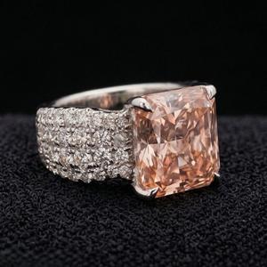 Anillo de Diamantes de Platino Elegante y Estilizado, Joyería Premium para Bodas, Compromisos, Fiestas y Ocasiones Especiales - Product Image 3